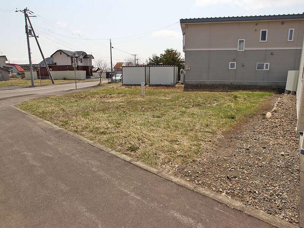 a vacant lot - Thumbnail 2