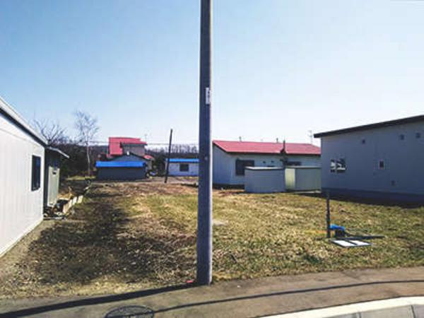 a vacant lot - Thumbnail 3