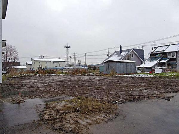 a vacant lot - Thumbnail 2
