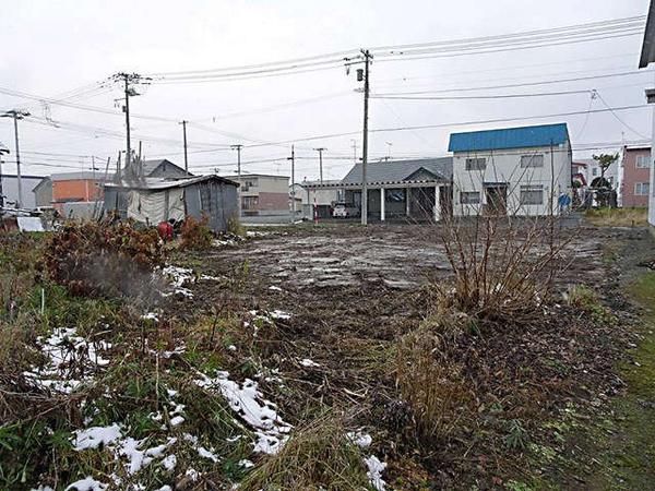 a vacant lot - Thumbnail 4