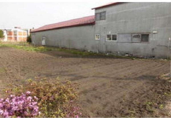 a vacant lot - Thumbnail 2
