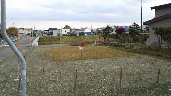 a vacant lot - Thumbnail 2