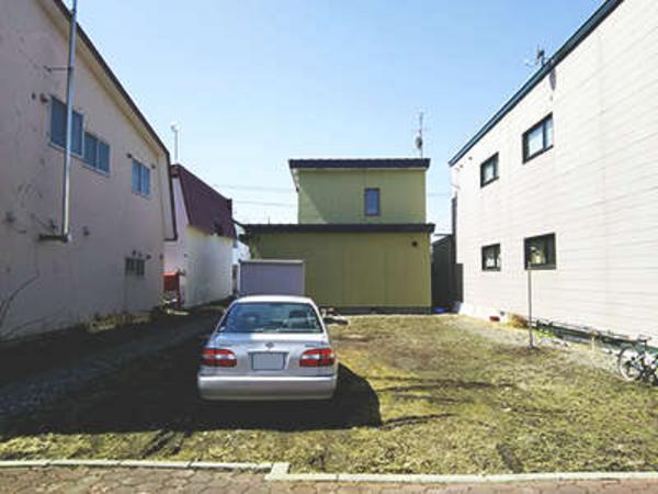 a vacant lot - Image 1