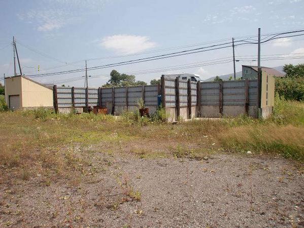 a vacant lot - Thumbnail 3