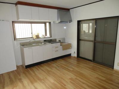 Renovated 4DK House in Shimizu-ku, Near Bus Stop — Image 2, Shimizu, Shizuoka