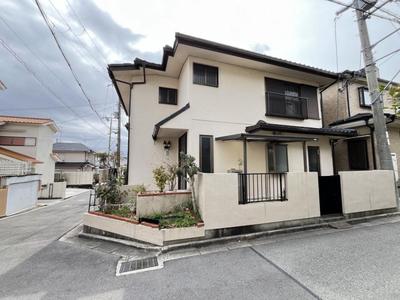 4DK Corner House in Ikeda with 107㎡ Living Space — Image 1, Ikeda, Osaka