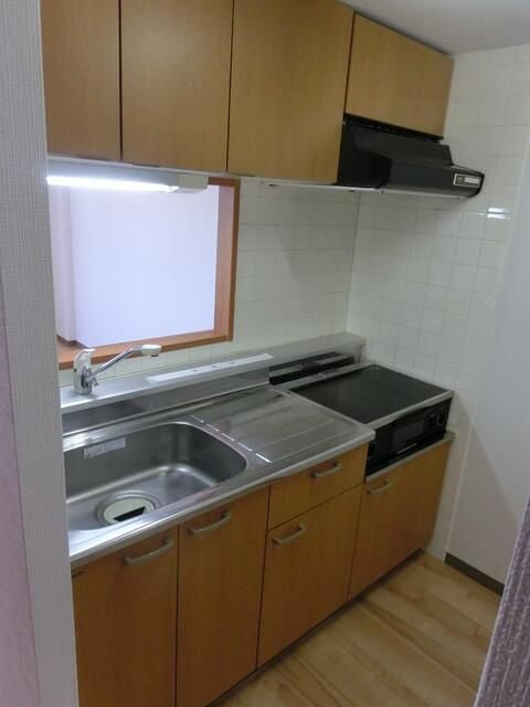1K Pet-Friendly Apartment in Central Sapporo with Security Features - Thumbnail 2