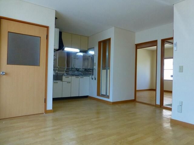 Renovated 2DK Apartment for Rent in Quiet Asahikawa, Hokkaido - Thumbnail 4