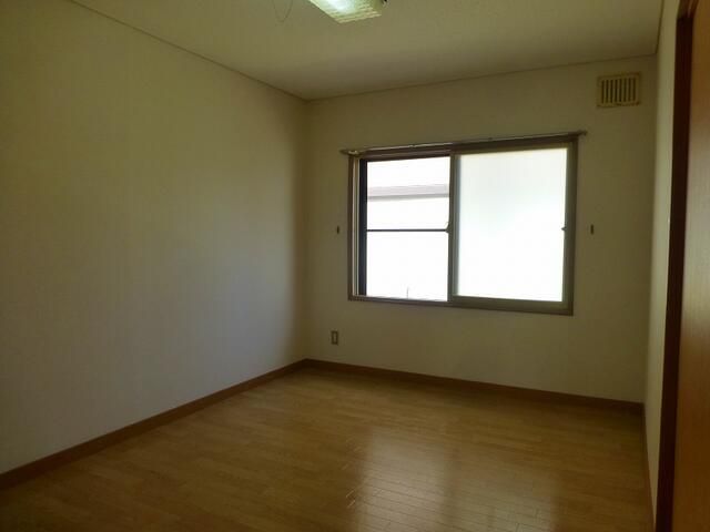 Renovated 2DK Apartment for Rent in Quiet Asahikawa, Hokkaido - Thumbnail 2