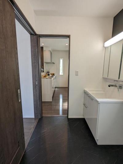 Modern 3LDK House with Wood Deck in Higashine, Yamagata — Image 2, Higashine, Yamagata