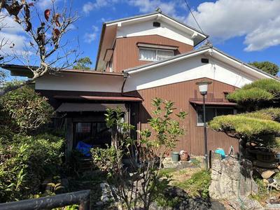 Spacious 5DK House in Tobe-cho with Large Garden — Image 1, Tobe, Ehime