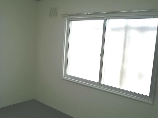 2LDK Apartment for Rent in Quiet Sapporo Neighborhood - Thumbnail 3
