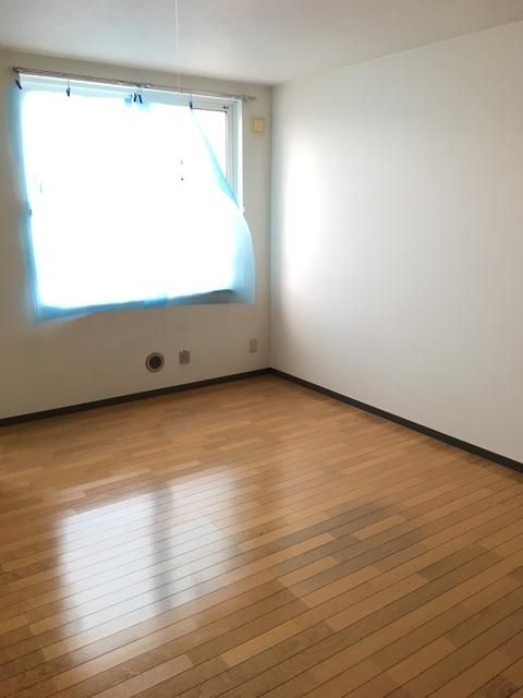 2LDK Maisonette Apartment for Rent in Takikawa, Hokkaido - Thumbnail 3