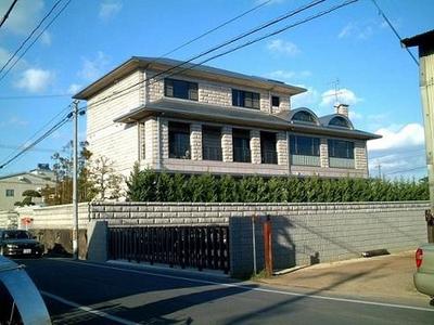 Spacious 12LDK House with Mountain Views in Yamatotakada, Nara — Image 2, Yamatotakada, Nara