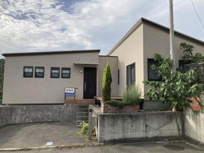 Modern 3LDK House in Tobe Town, Ehime - 183m² Plot — Image 1, Tobe, Ehime