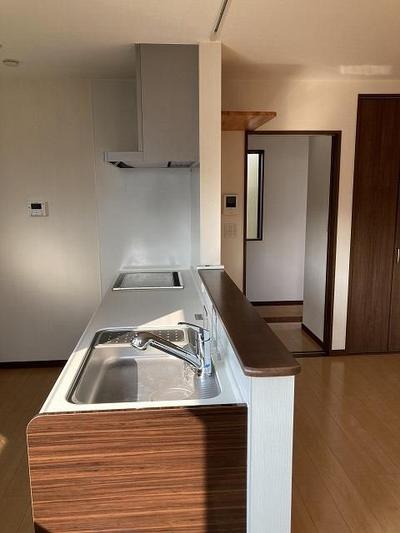 Modern 3LDK House in Tobe Town, Ehime - 183m² Plot — Image 2, Tobe, Ehime