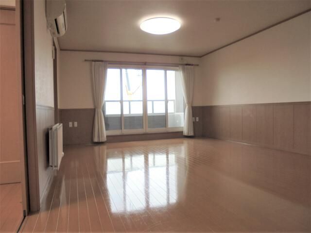 2LDK Apartment for Rent in Obihiro, Hokkaido - 70.2 sqm - Thumbnail 2