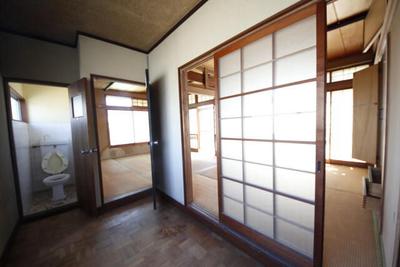 Former Clinic Home for Sale in Fujioka - 4SLDK with Dual Entrances — Image 3, Fujioka, Gunma