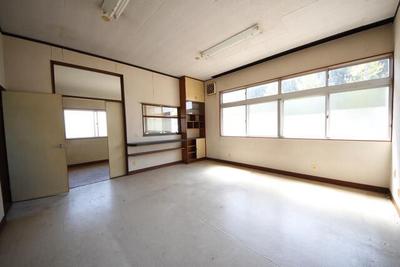 Former Clinic Home for Sale in Fujioka - 4SLDK with Dual Entrances — Image 4, Fujioka, Gunma