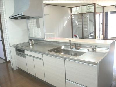 Renovated 6SLDK Two-Family Home in Marugame with 3 Parking Spaces — Image 3, Marugame, Kagawa