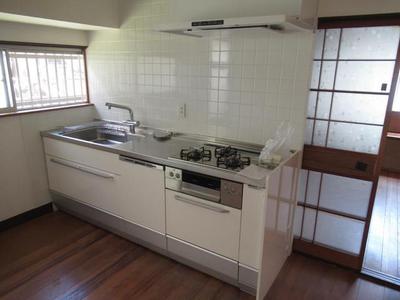 Traditional House For Sale in Kabe, Hiroshima - 4LDK with Parking — Image 3, Asakita, Hiroshima