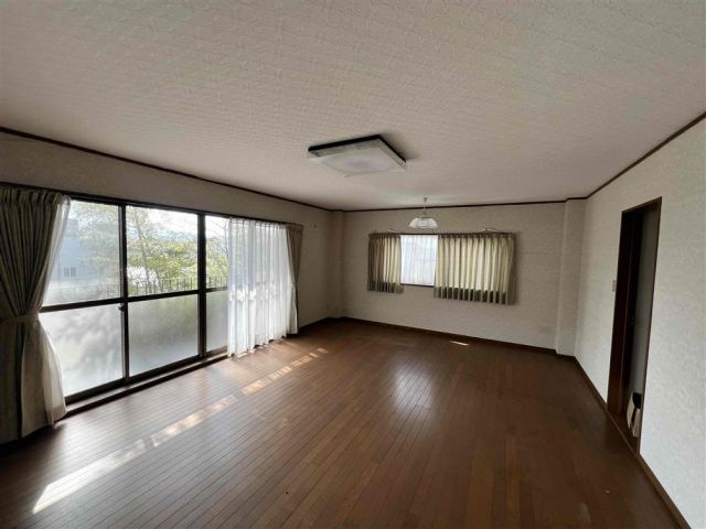 3LDK house in Kitakyushu with 226㎡ living space - Thumbnail 2