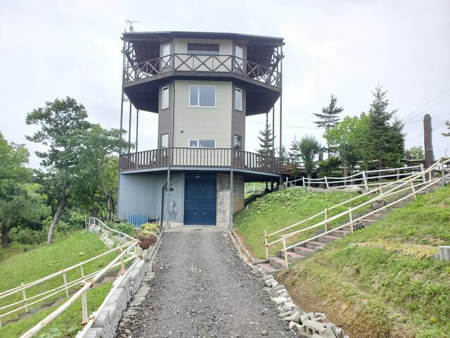 Spacious 3-story house with ocean views in Hokkaido - Thumbnail 4