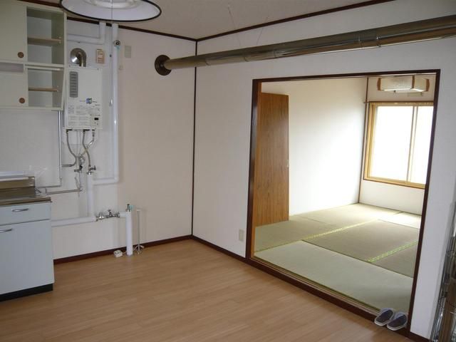 Sapporo Higashi Ward 2DK Apartment for Rent - 40 sqm, No Key Money - Thumbnail 2