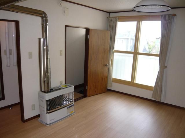 Sapporo Higashi Ward 2DK Apartment for Rent - 40 sqm, No Key Money - Thumbnail 3