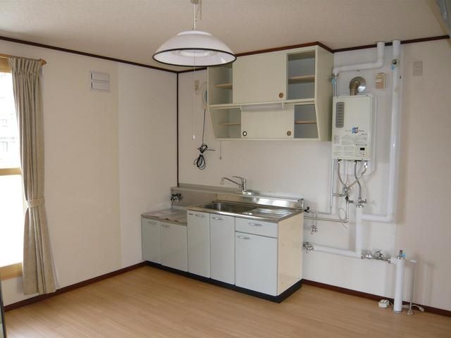 Sapporo Higashi Ward 2DK Apartment for Rent - 40 sqm, No Key Money - Thumbnail 4