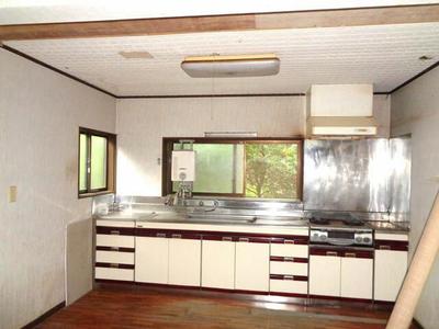 Historic 4LDK Farmhouse with 1,983sqm Land in Kamogawa — Image 4, Kamogawa, Chiba