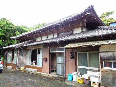 Historic 4LDK Farmhouse with 1,983sqm Land in Kamogawa — Image 1, Kamogawa, Chiba