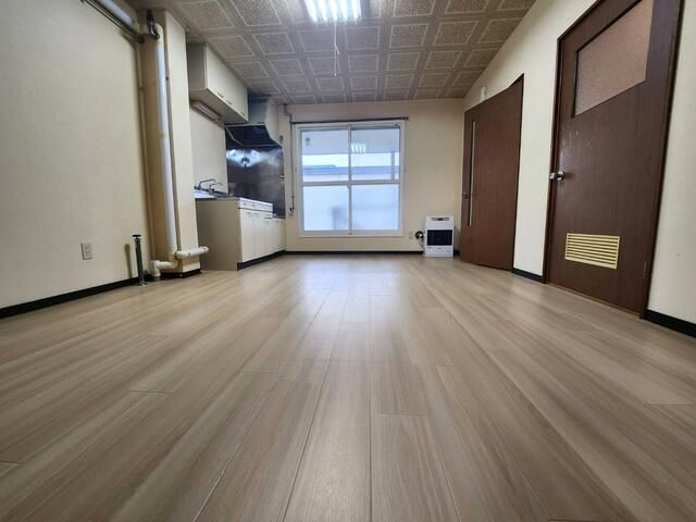 2LDK Apartment for Rent in Takikawa, Hokkaido - 30,000 Yen - Thumbnail 2