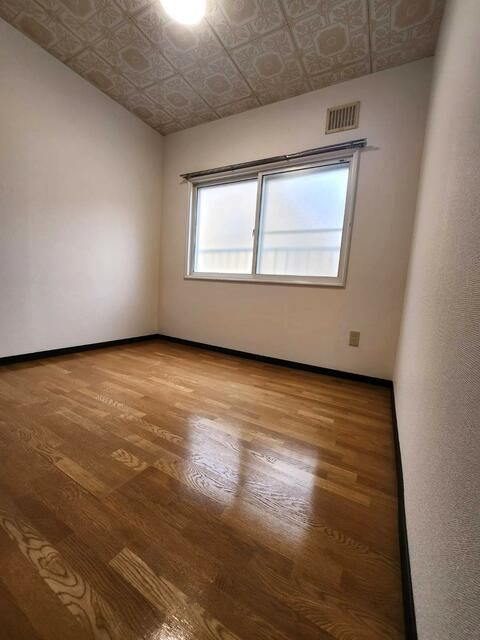 2LDK Apartment for Rent in Takikawa, Hokkaido - 30,000 Yen - Thumbnail 4