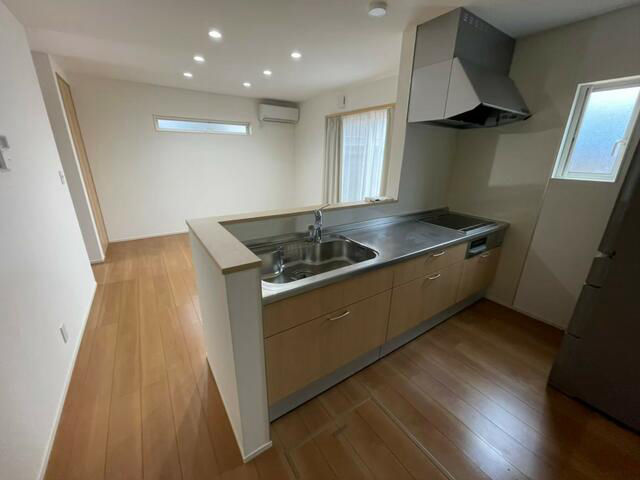 Modern 5LDK Designer Home in Niigata's Nishi Ward - Thumbnail 4