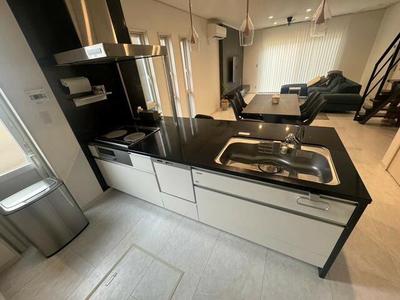 Modern 4LDK House in Komono with Triple Parking — Image 4, Komono, Mie