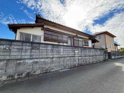 Spacious 4DK House in Arao City with Large Corner Lot — Image 1, Arao, Kumamoto