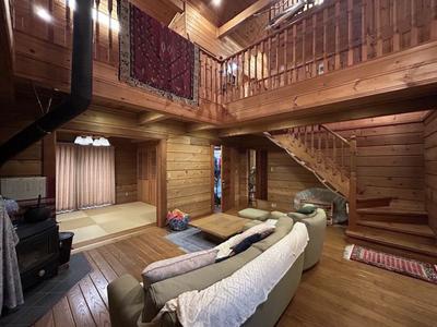 Spacious 6LDK Log House in Kanonji, Large Land 750m² — Image 1, Kanonji, Kagawa