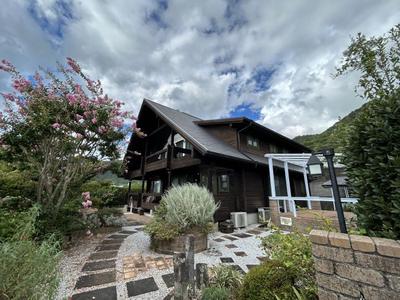 Spacious 6LDK Log House in Kanonji, Large Land 750m² — Image 1, Kanonji, Kagawa
