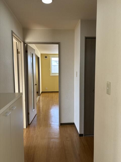 Spacious 2LDK Apartment for Rent in Sapporo's Higashi Ward - Thumbnail 3