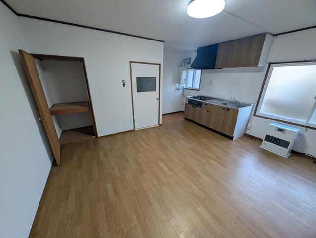 3LDK Apartment for Rent in Central Sapporo, Hokkaido - Thumbnail 2