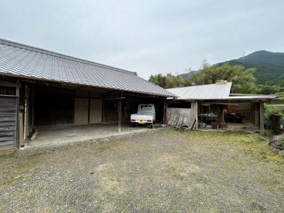 Spacious 7DK House in Shikokuchuo City - 766m² Corner Plot — Image 2, Shikokuchuo, Ehime