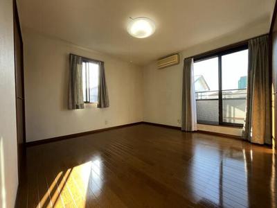 Spacious 3SLDK House Near Numazu Station with 9 Parking Spaces — Image 2, Numazu, Shizuoka