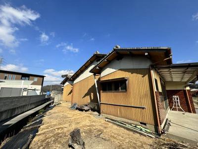 Spacious 7DK House with Agricultural Land in Marugame — Image 1, Marugame, Kagawa