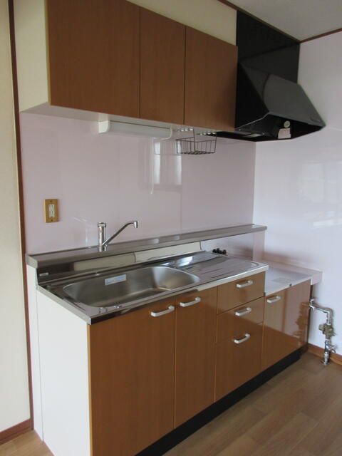 3LDK Apartment for Rent in Sapporo Higashi Ward with Large Garage - Thumbnail 3