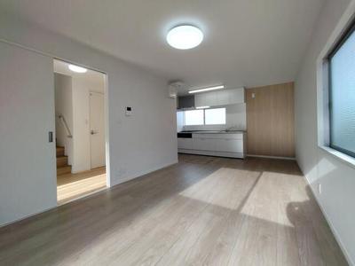 Renovated 3LDK House with 5 Parking Spaces in Shikokuchuo — Image 3, Shikokuchuo, Ehime