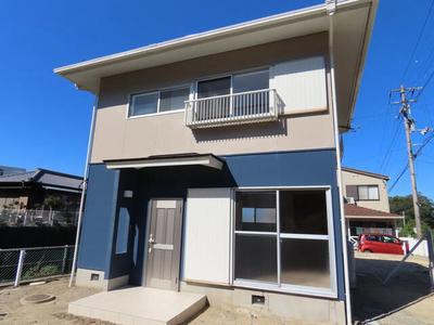 Renovated 3LDK House with 5 Parking Spaces in Shikokuchuo — Image 1, Shikokuchuo, Ehime