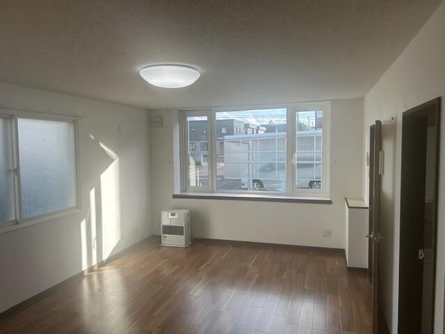 Renovated 2LDK Apartment for Rent in Shinkotoni, Sapporo - Thumbnail 2