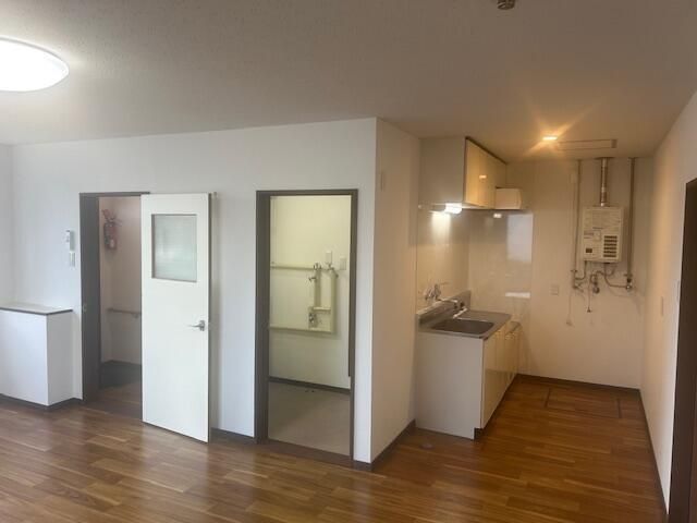 Renovated 2LDK Apartment for Rent in Shinkotoni, Sapporo - Thumbnail 3