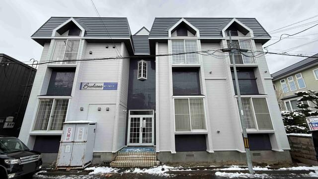 1SLDK Apartment with Loft near Motomachi Station, Sapporo - Image 1